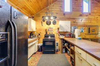 Rustic, Woodsy Cabin in Palestine with Pool Table! - 5