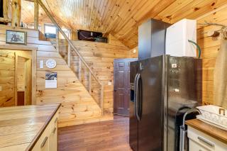 Rustic, Woodsy Cabin in Palestine with Pool Table! - 4