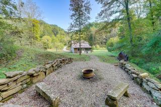 Cozy Cabin w/ Pool Table & Fire Pit - 8