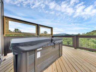 Modern Mountain-Top Chalet with Glass-Wall Views near Dollywood in Pigeon Forge, Tennessee - 4
