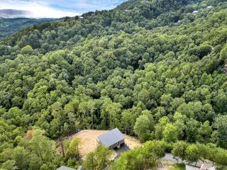 Modern Mountain-Top Chalet with Glass-Wall Views near Dollywood in Pigeon Forge, Tennessee - 1