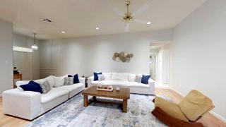 Peaceful Family-Friendly Retreat with Large Backyard Near Texas A&M in Dr. College Station, Texas - 5
