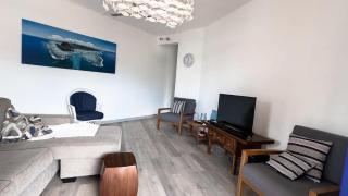 Surfers House - Garden & Views - 9