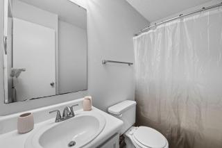 Cozy Contemporary Stay I Pool & Gym I Free Parking - 4