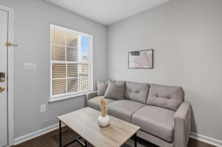 Fayetteville Bright & Chic Suite I Onsite Parking - 3