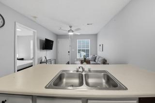 Fayetteville Bright & Chic Suite I Onsite Parking - 1