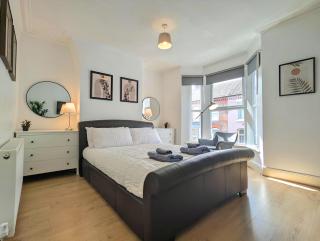 Bright 4BR Home Near Anfield & Free Parking - 7