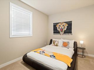 The Nook - Art-Filled 3BR Tacoma - NearWright Park & Free Parking - 1