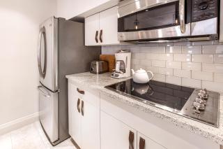 Bell Carriage on Pulaski Square by Lucky Savannah - 1