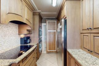 Shorewood 211 - 1