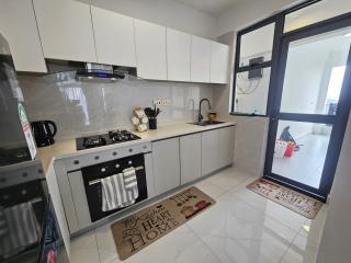 Kileleshwa One Bedroom Dining Suite with Skyroof Gym & Balcony - 6