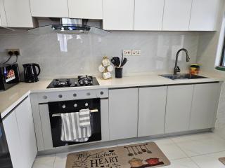 Kileleshwa One Bedroom Dining Suite with Skyroof Gym & Balcony - 3