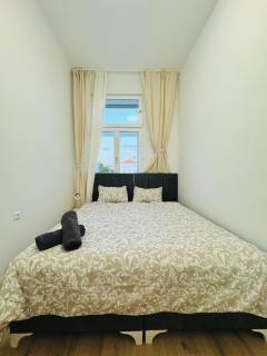 Elegant 4BR Apt, Prime Location Near Westbahnhof - 2