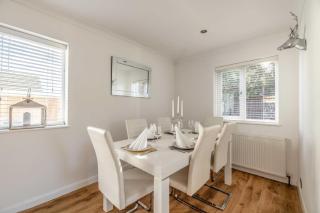 Contractor & Group Stay 6-Bed House with Parking - Bray - 4