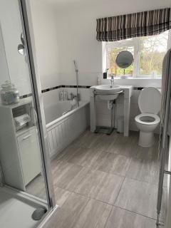 Contractor & Group Stay 6-Bed House with Parking - Bray - 3