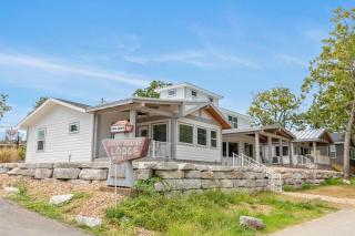 Lighthouse Lodge 4 - 8