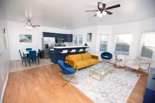 Spacious Downtown Gem With Parking - 7
