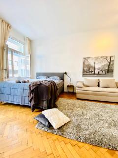 Lovely 2BR Apt, 7- Min to Westbahnhof - 0