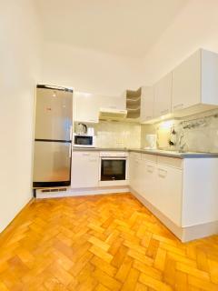Lovely 2BR Apt, 7- Min to Westbahnhof - 5
