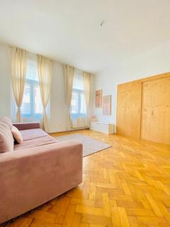 Lovely 2BR Apt, 7- Min to Westbahnhof - 4