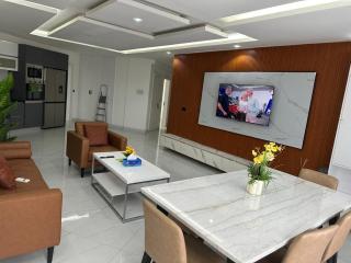 Stunning 2 Bedroom Apartment Overlooking the Ocean - 5
