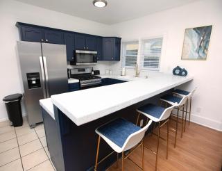Spacious Downtown Gem With Parking - 4