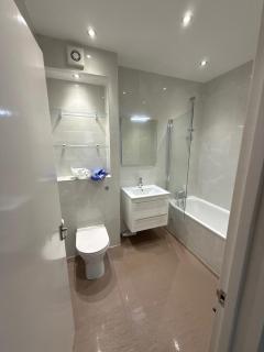 2 Bed Apartment - Sleeps 4 Balcony Pets Ok - 9