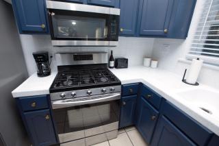 Spacious Downtown Gem With Parking - 2