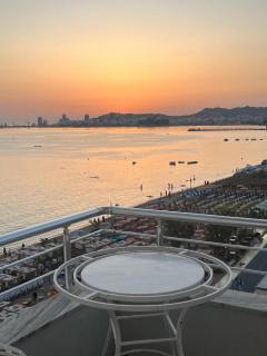 Sun, Sea and Serenity - Beachfront Apt with Sunset Views and Soothing Waves - 8