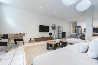 Loft Station Parking Video Projector near Tours - 8