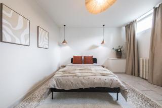 Loft Station Parking Video Projector near Tours - 7