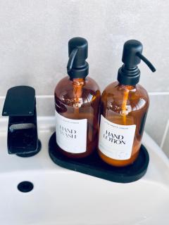 Cozy Double Room with Private Shower in Hampton Lakes - 7