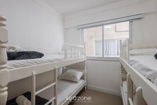 Beachfront apt in BC Center close to rest. IPT0141 - 4