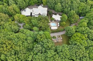 35 Acre Estate w Pool Spa Wine Cellar Gym Near Golf Club La Pearla Ranch by AvantStay - 0