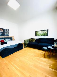 Bright 2BR Retreat Steps from Westbahnhof - 6
