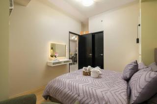 Luxurious Maison at 81 Newport near Terminal 3 Airport - 7