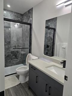 The Willow Nest lower suite-2 Rooms - 9