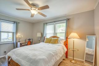 2BR Retreat with Fire Pit Close To Downtown STL - 9