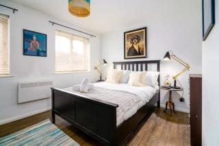 Contemporary Docklands Living - 9