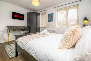 Contemporary Docklands Living - 8