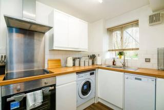 Contemporary Docklands Living - 3