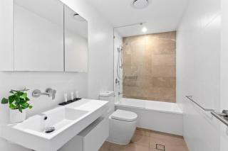 A Spacious and Modern 2 Bedroom Apartment in Paradise - 2