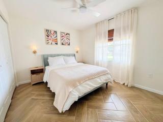 Waterfront duplex, walk to the beach - 1