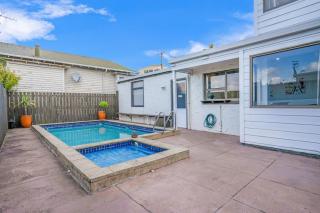 Parnell Home with Pool, Parking and Rangitoto View - 6
