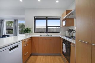 Parnell Home with Pool, Parking and Rangitoto View - 7