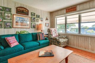 Walk to Marina Family Home with Yard in Kingston - Shay - 6