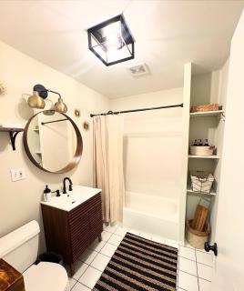 Wicker Park Flat with FREE Early Check-In & Late Checkout - 4