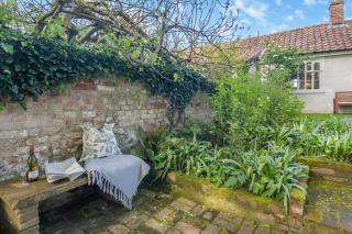 Gardeners Cottage - 1