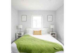 16 PPL - 5 min to Brickell - Bars - Nightlife - King Bed - Hot Tub - 7