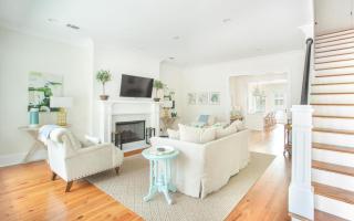 320 East by Lucky Savannah - 8
